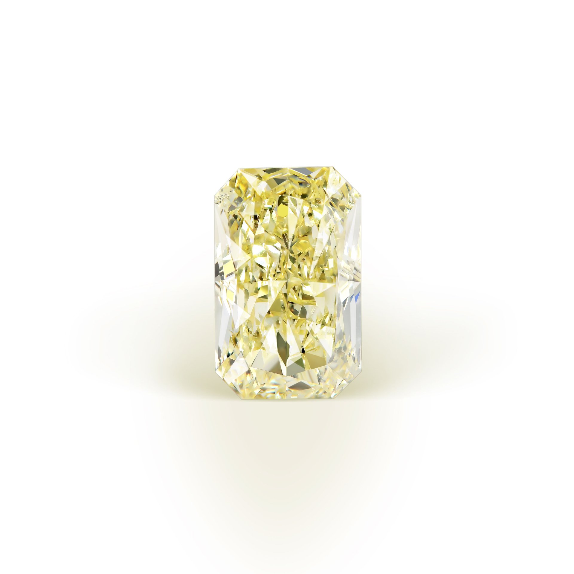 Жёлтый бриллиант 2.01 карата крупным планом, огранка и цвет