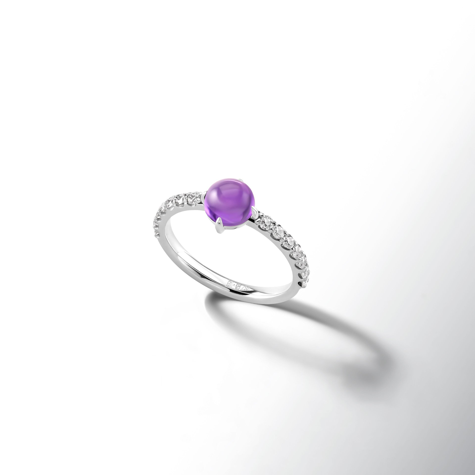Кольцо из белого золота с аметистом и бриллиантами 0.48 карат