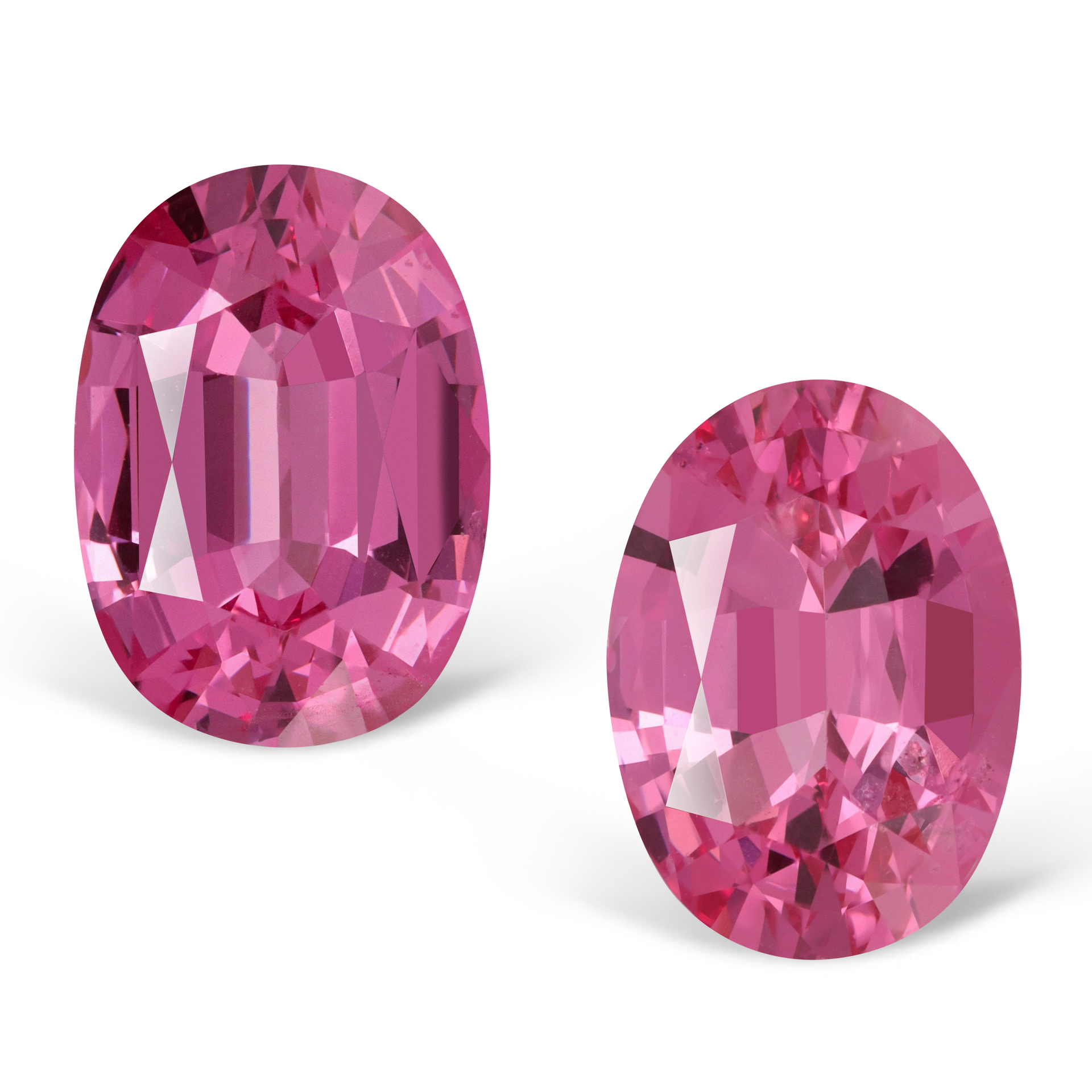 Пара шпинелей Махенге 0.84 и 0.79 карат, центральный камень 0.84 кт