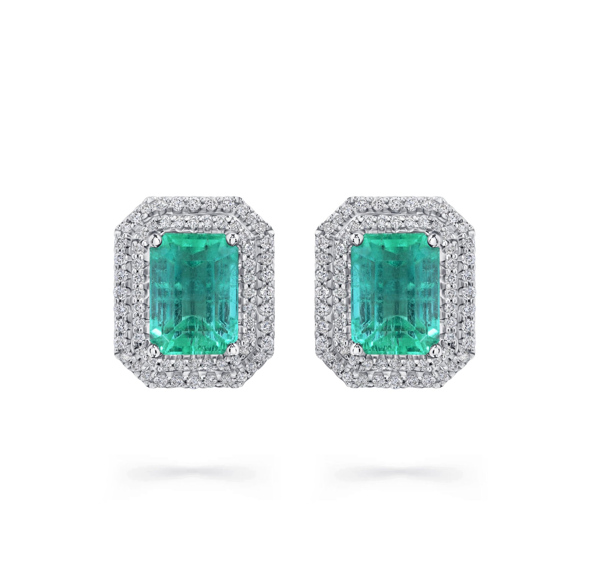 Пусеты из белого золота с изумрудами 1.52 и 1.57 карат.