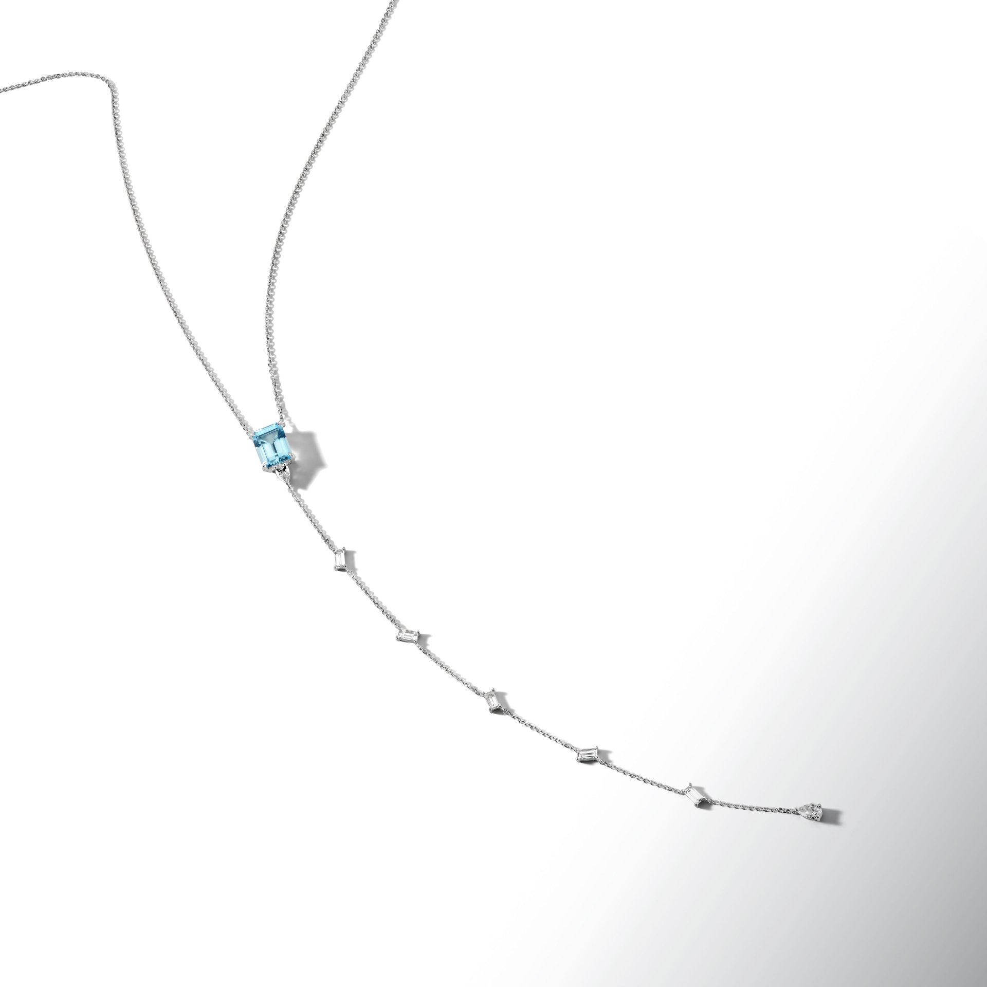 Колье с топазом и бриллиантами 2.66 карат в белом золоте