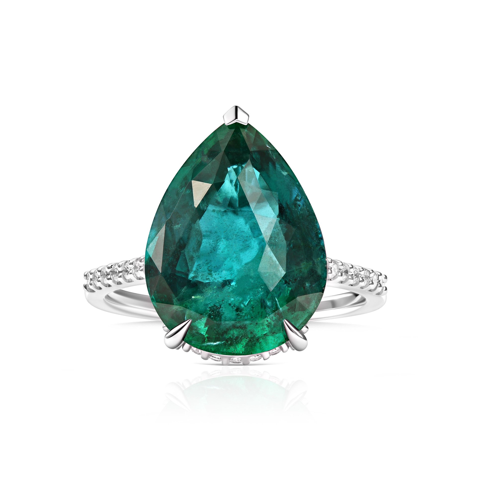 Кольцо с изумрудом в белом золоте, центральный зеленый камень