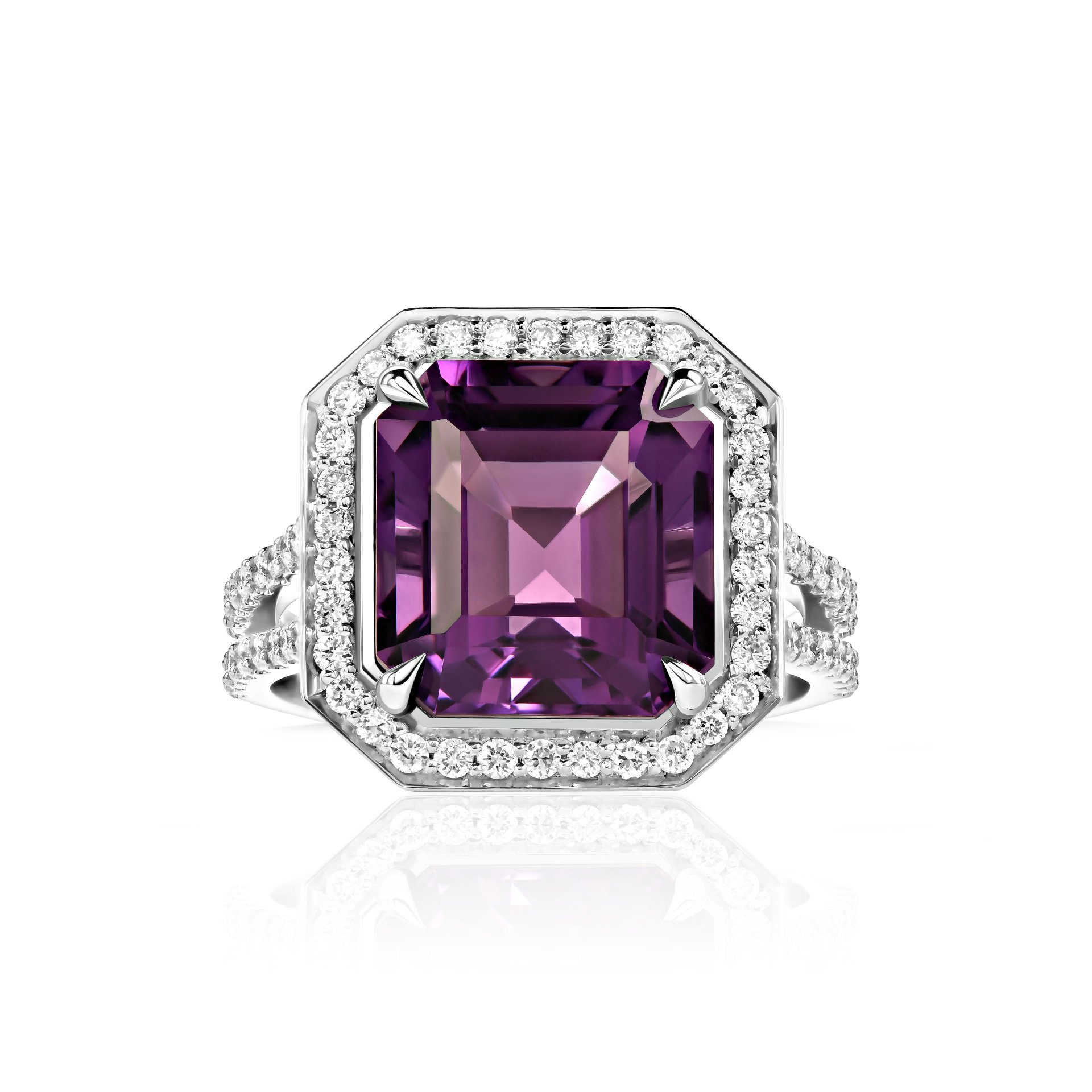 Кольцо из белого золота с аметистом 6.7 карата