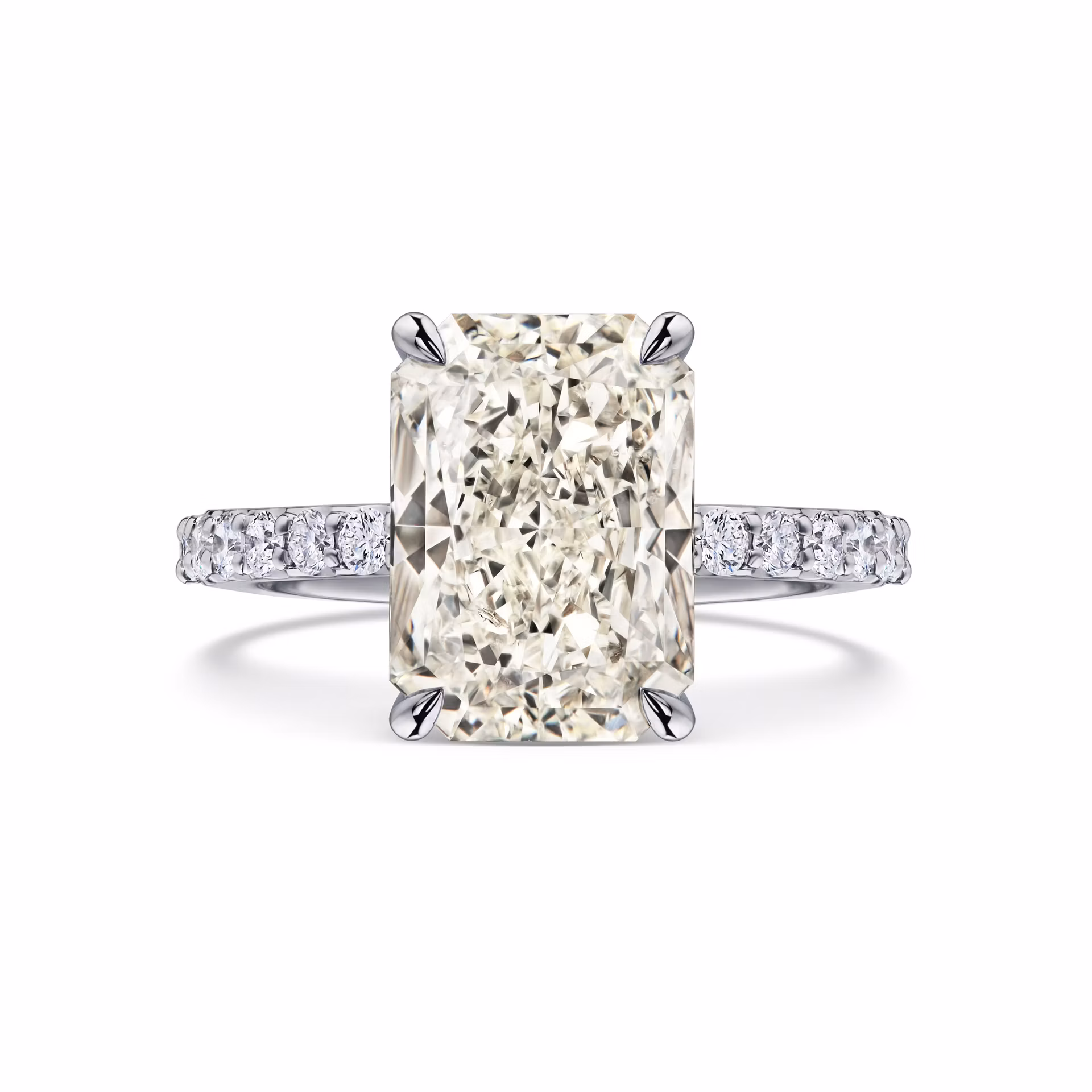 Кольцо с бриллиантом 5.02 карата из белого золота, центральный камень крупный