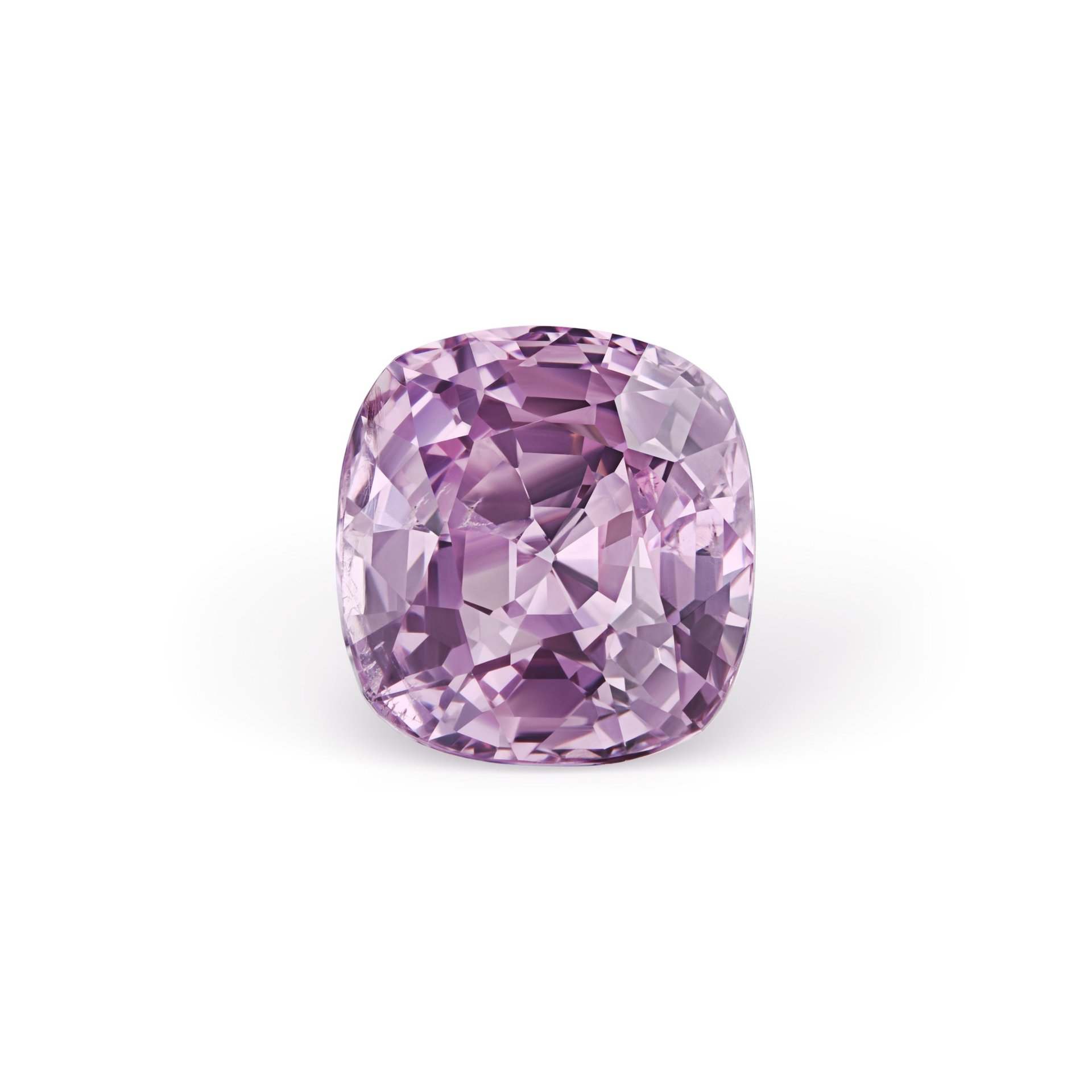 Кольцо с центральной шпинелью 3 карата в элегантном дизайне.