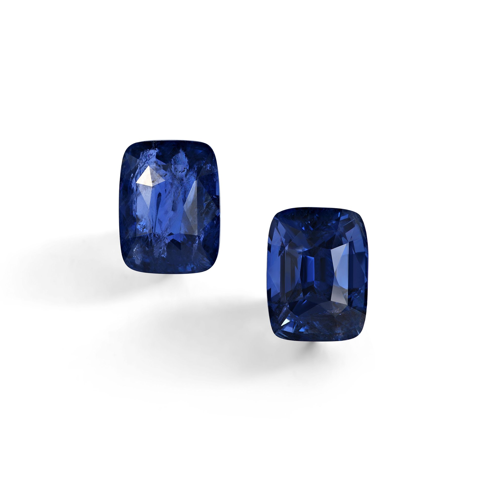 Пара сапфиров весом 10.35 и 10.18 карата, глубокий синий цвет