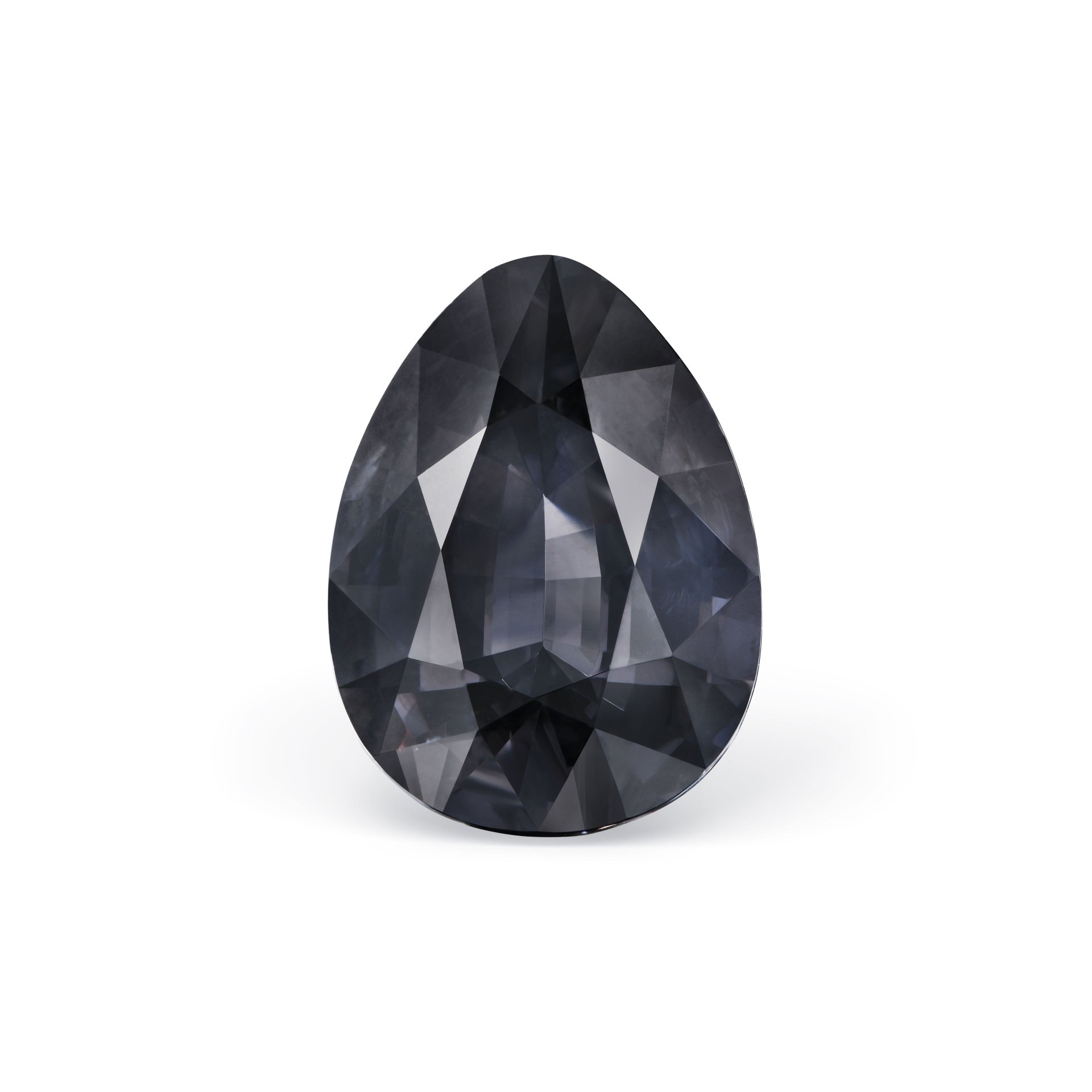 Кольцо с центральной шпинелью 5.60 карата в изящной оправе.