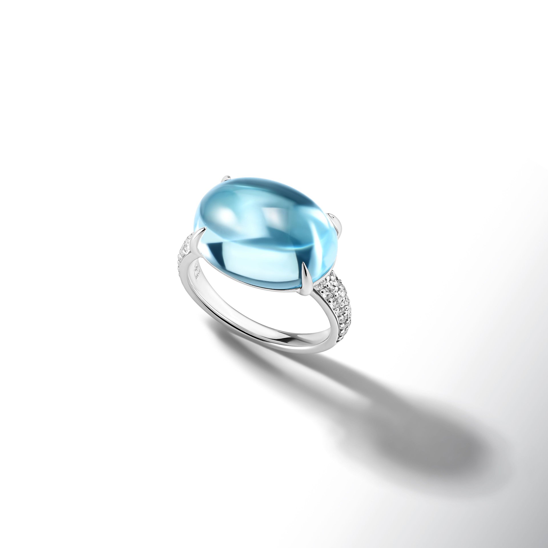 Кольцо с топазом 13.15 карат и бриллиантом в белом золоте