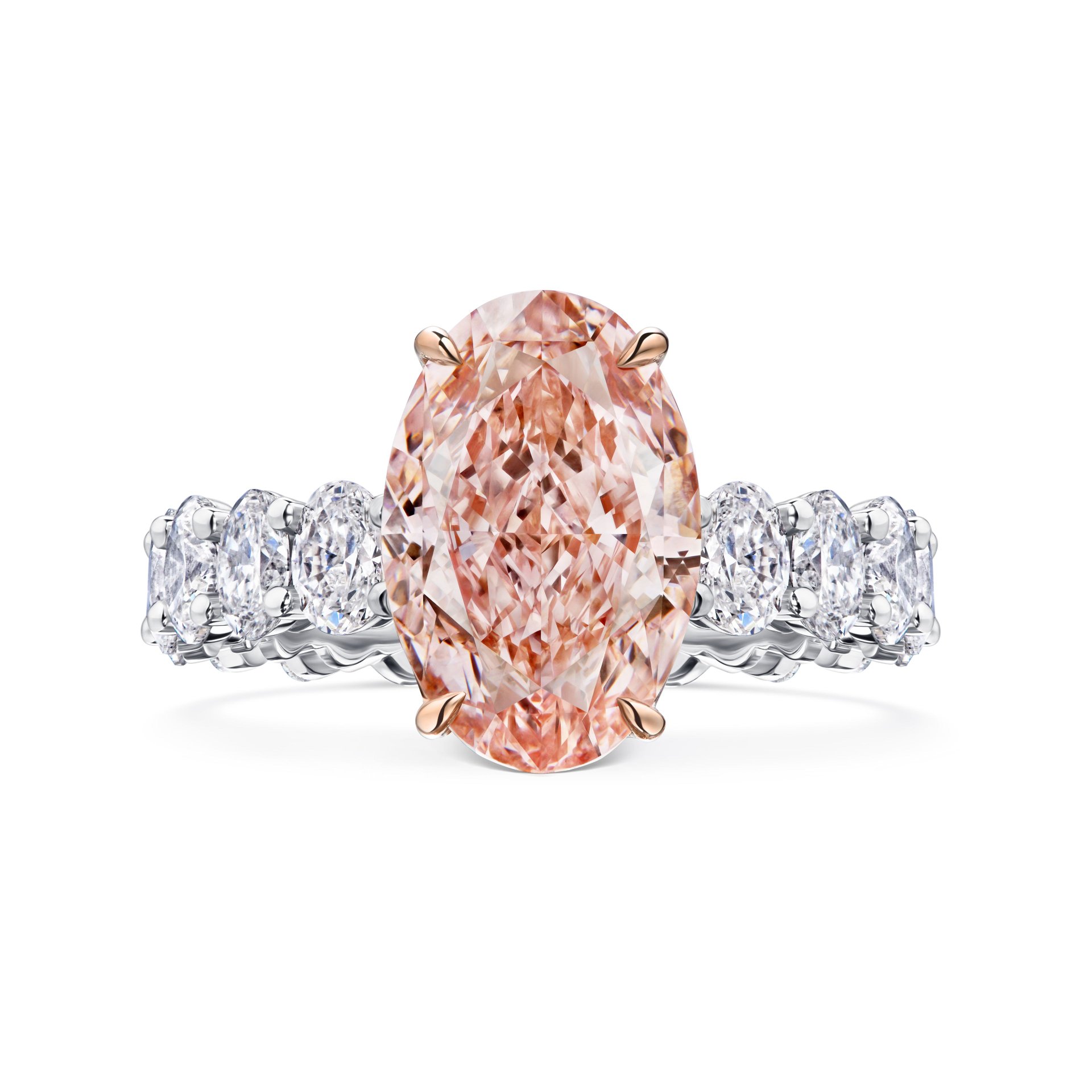 Кольцо из белого золота с розовым бриллиантом 5.04 карата.