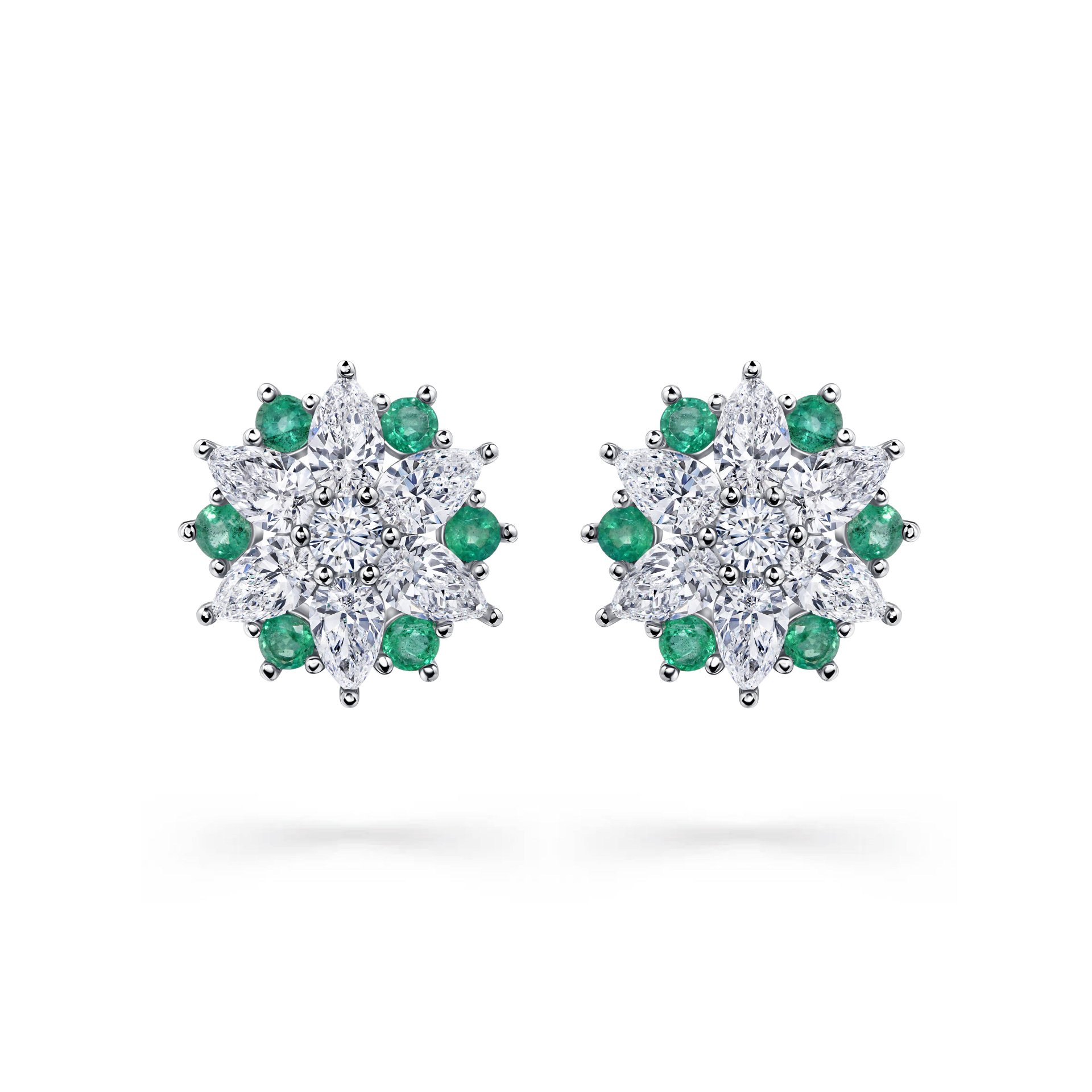 Пусеты из белого золота с изумрудами 0.622 карата.