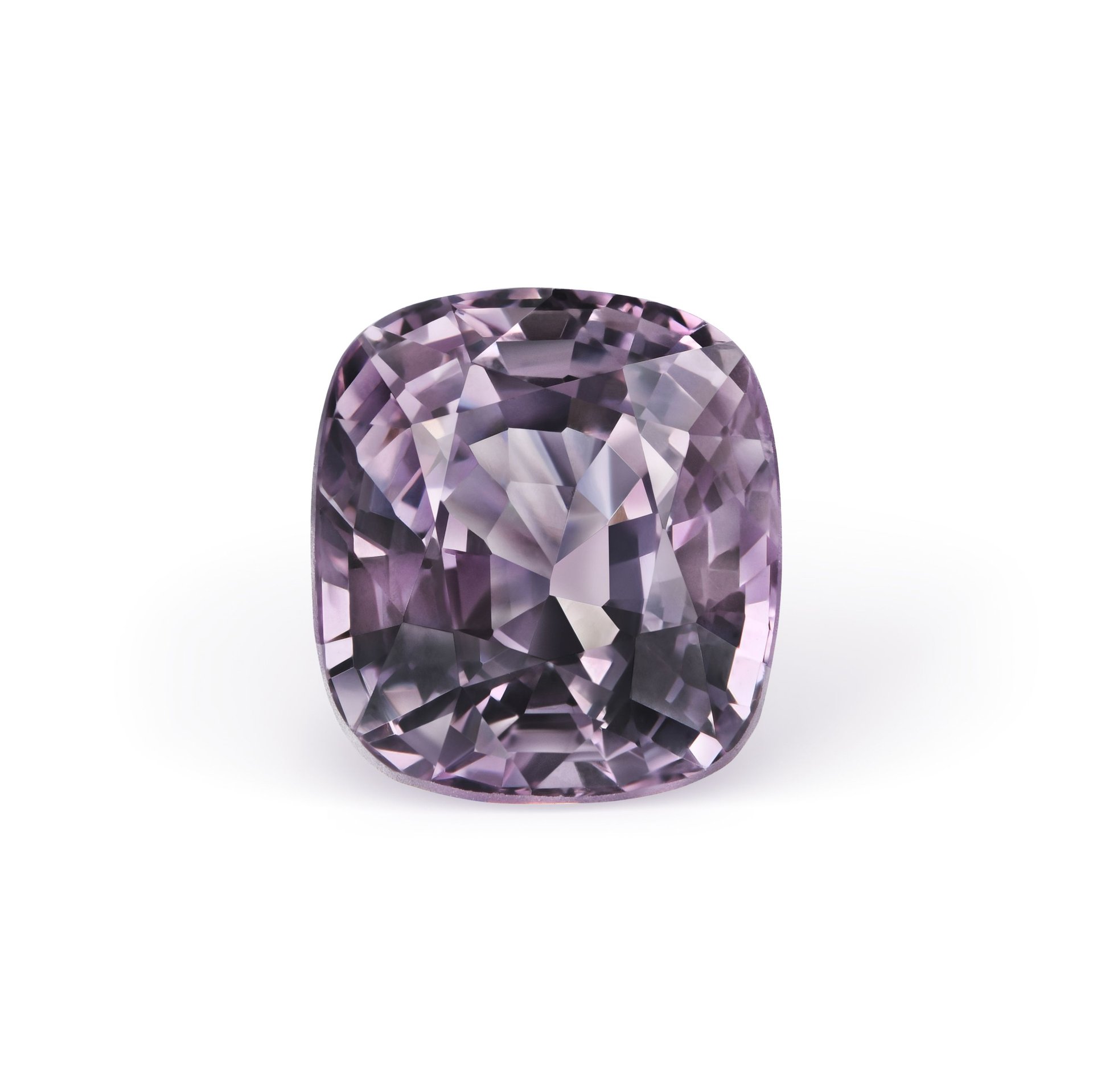 Кольцо с центральной шпинелью 3.18 карата в изящной оправе.